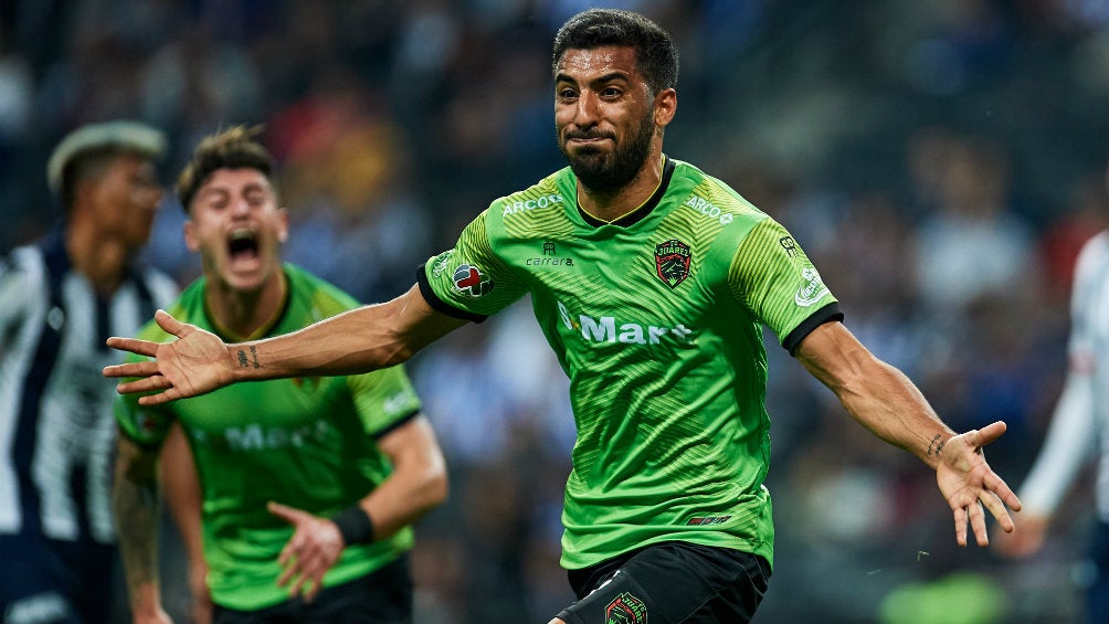 Maximiliano Olivera celebrando un gol con Juárez