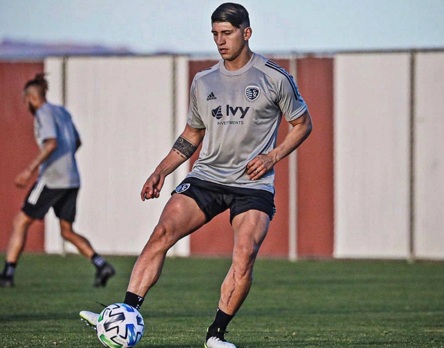 El delantero ya entrena con el Sporting Kansas City