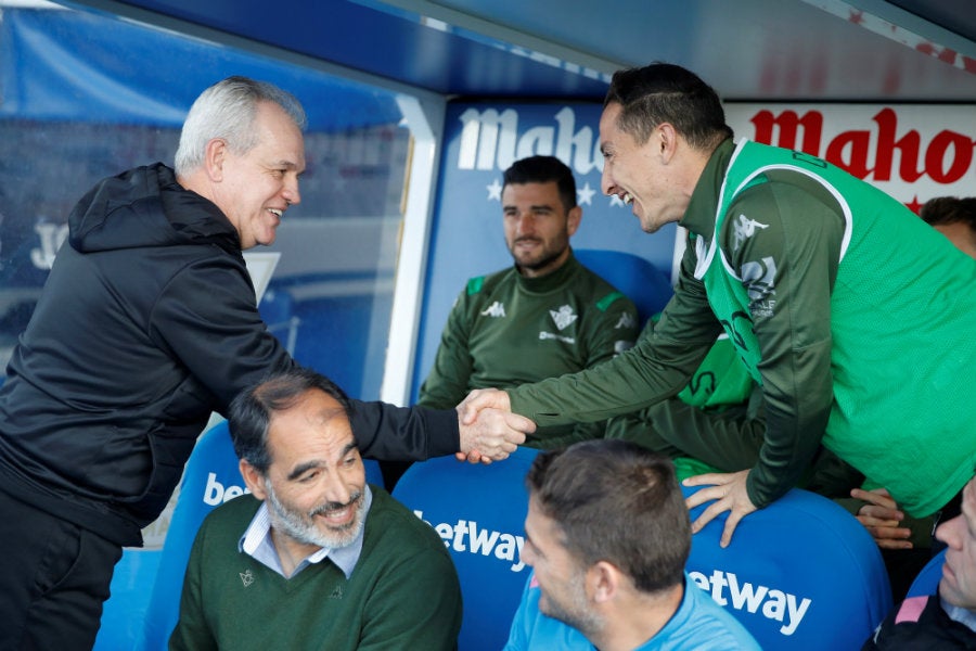 El técnico saludo a Andrés Guardado antes del juego