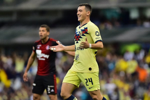 Federico Viñas celebrando una anotación con América