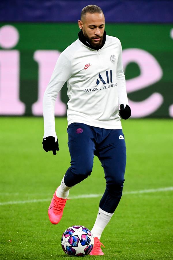 Neymar durante el entrenamiento previo al partido ante Borussia Dortmund