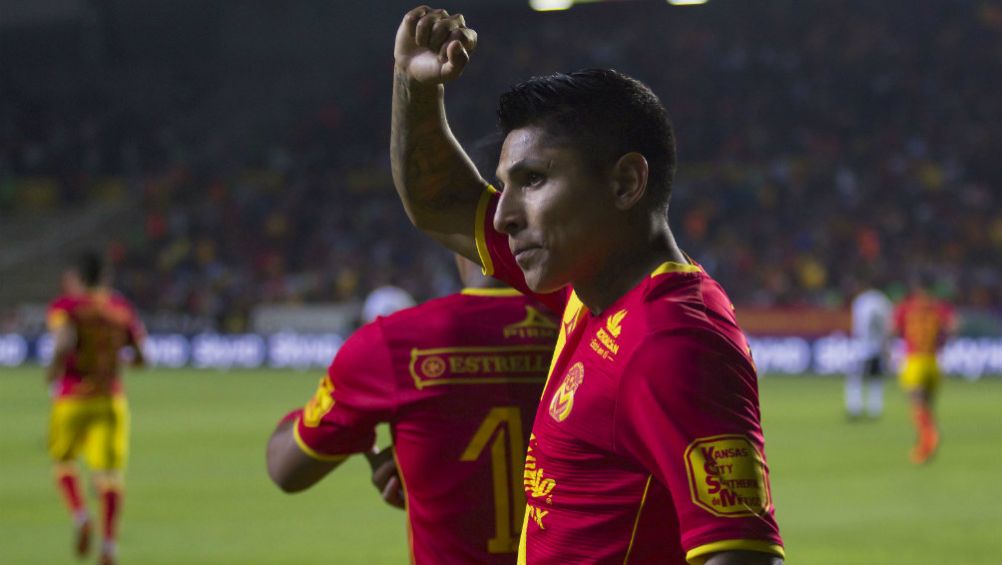 Raúl Ruidíaz celebrando una anotación como jugador de Monarcas