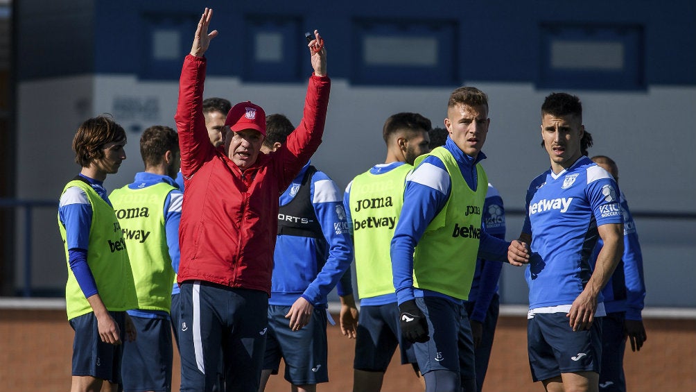 Javier Aguirre durante un entrenamiento con Leganés