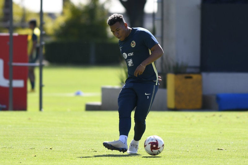 Roger Martínez en entrenamiento con América