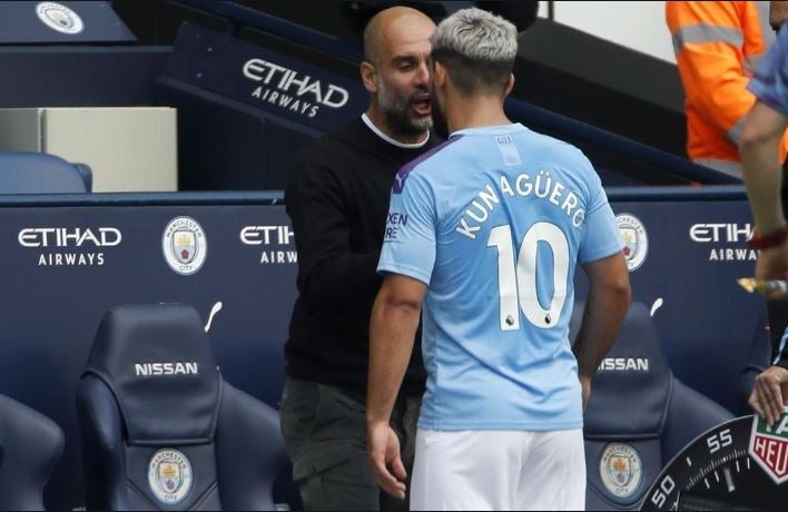 Guardiola dialoga fuerte con el Kun