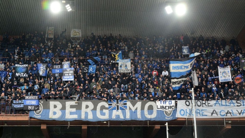 Aficionados del Bergamo en partido