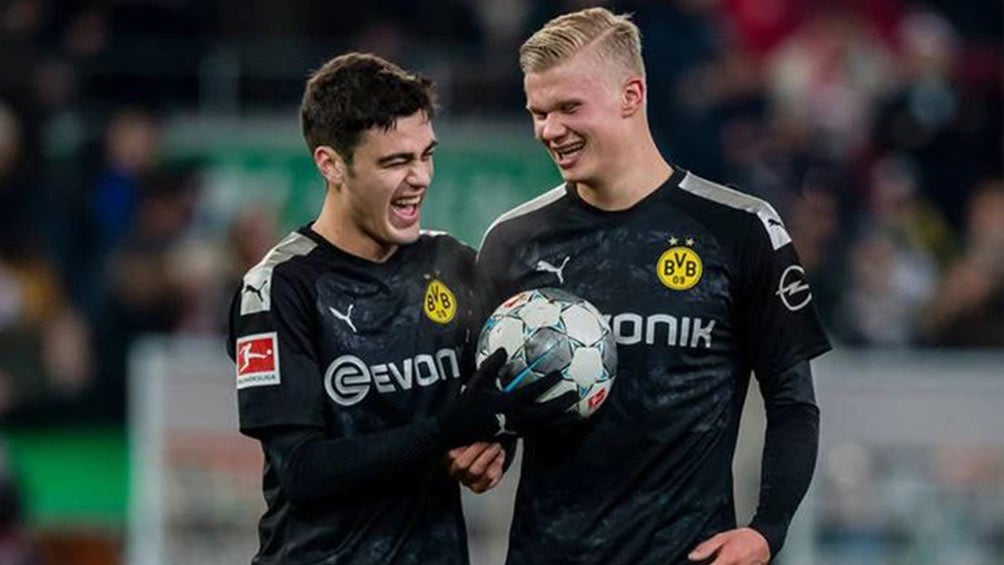 Erling Haaland y Giovanni Reyna en un juego del dortmund