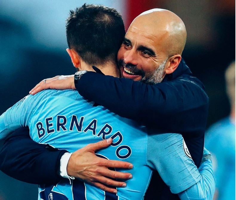 Bernardo y Guardiola se abrazan