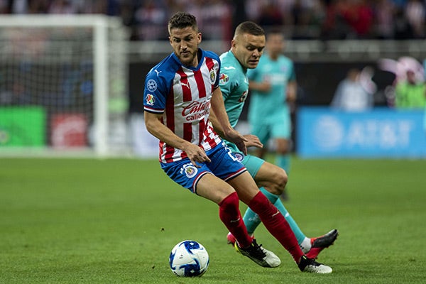 El defensa en el partido contra Cruz Azul