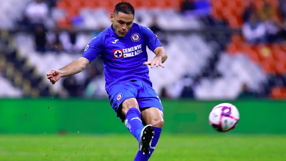 Pablo Aguilar en partido con Cruz Azul