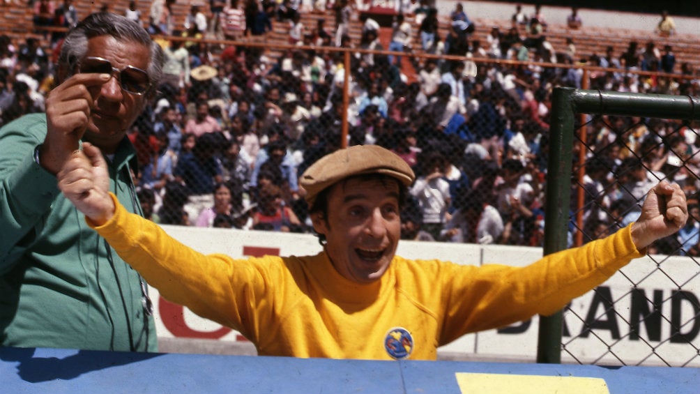 Roberto Gómez Bolaños 'Chespirito', en el Estadio Azteca