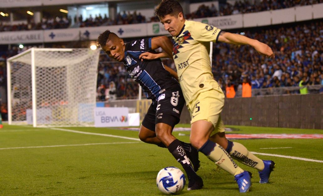 Santiago Cáseres conduce la redonda en juego contra Gallos