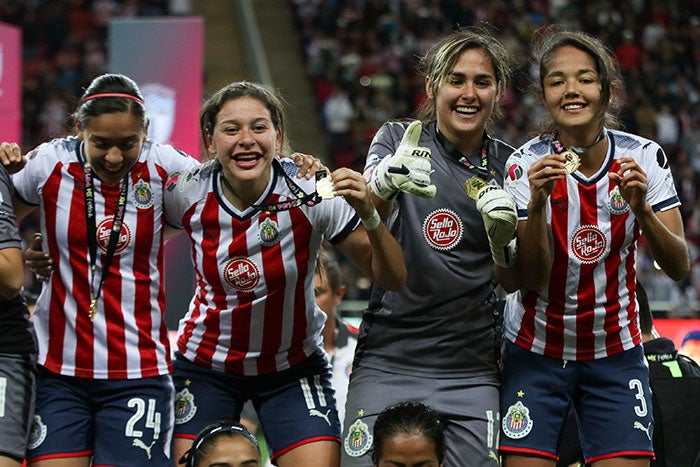 Zellyka festeja triunfo con Chivas