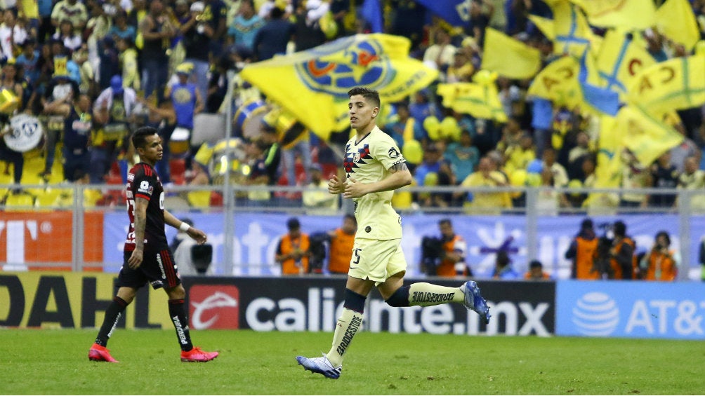 Santiago Cáceres, durante un juego del América