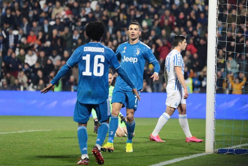 Cristiano celebra su gol con Cuadrado 