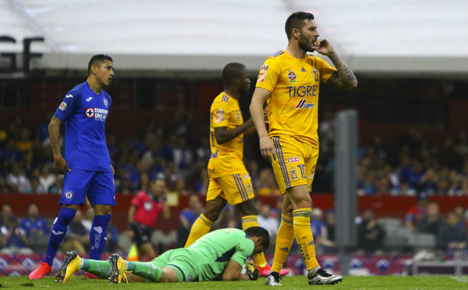 André-Pierre Gignac durante el partido ante Cruz Azul