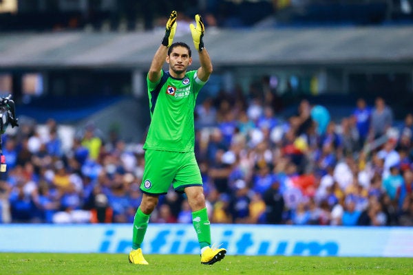 José de Jesus Corna en festejo con Cruz Azul