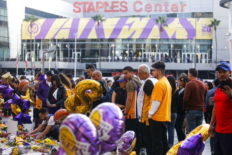 Los homenajes a Bryant en el Staples Center