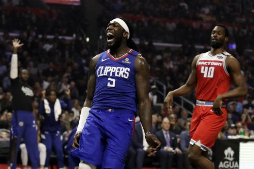 Montrezl Harrel festeja una canasta con Clippers