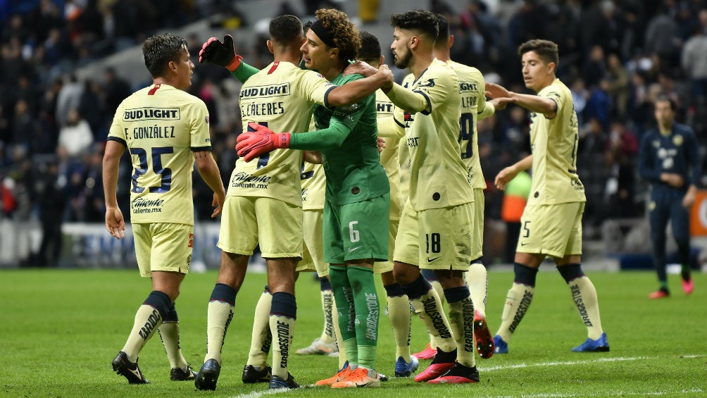 Jugadores del América celebrando la victoria ante Monterrey