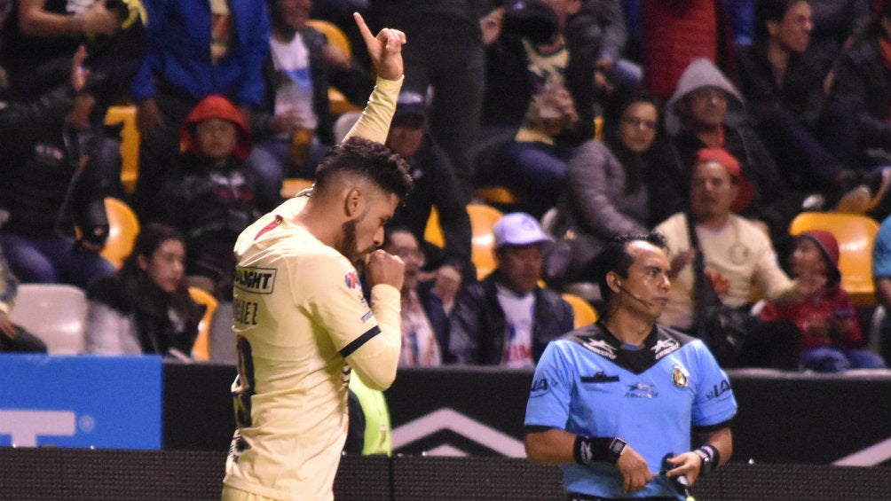 Bruno Valdez festeja un gol con América