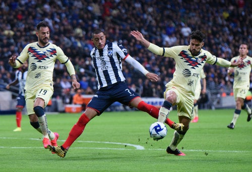 El zaguero paraguayo durante un juego de las Águilas