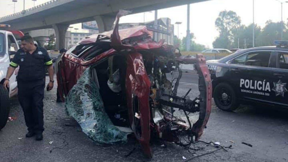 Automovil Cayó Del Segundo Piso De Periférico A La Altura De Torres De 