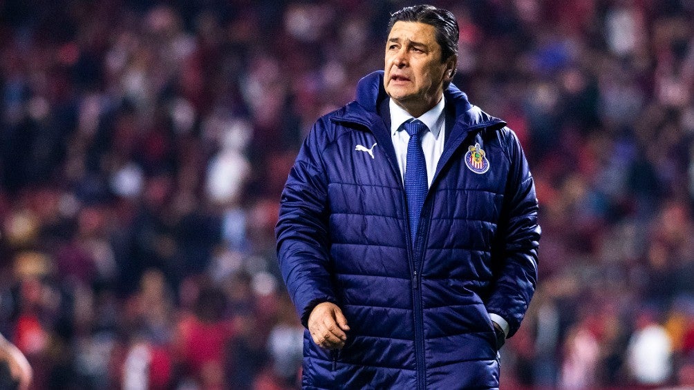 Luis Fernando Tena en partido de Chivas