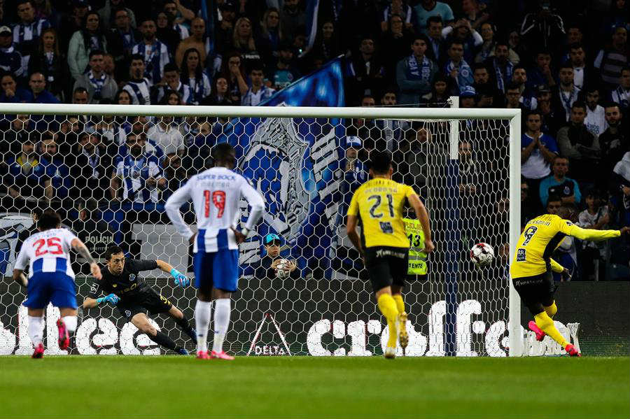 Jackson Martínez erró su penalti