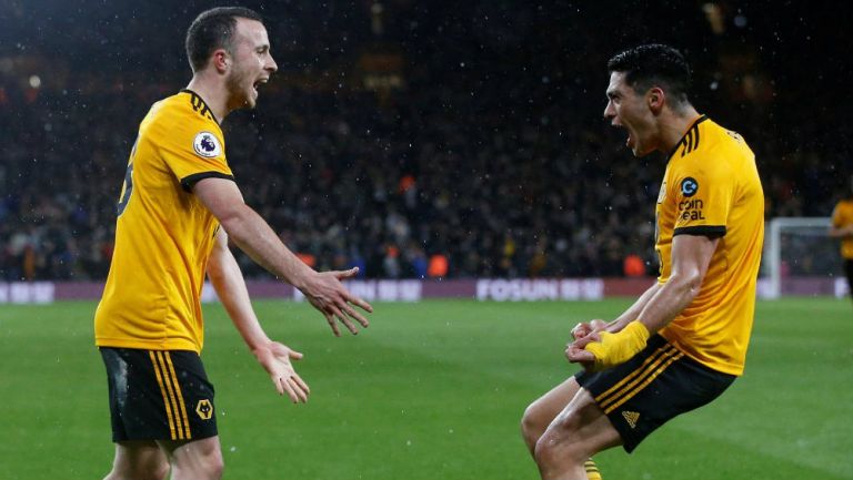 Raúl Jiménez y Diogo Jota celebrando con los Wolves