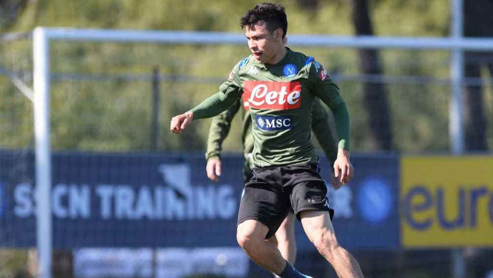 Hirving Lozano en entrenamiento con Napoli