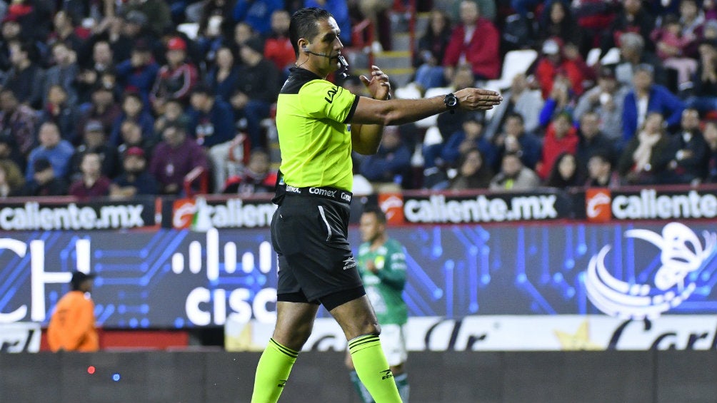 Roberto García Orozco durante un partido de Liga MX