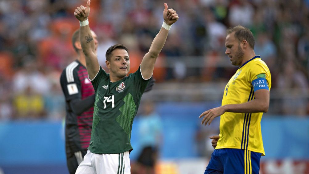 Chicharito Hernández en acción con el Tri