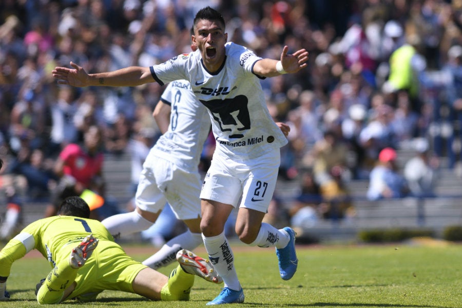 Favio Álvarez festeja gol ante Atlético de San Luis