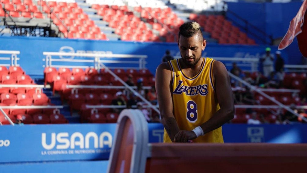 Nick Kyrgios con el jersey de Kobe en Acapulco