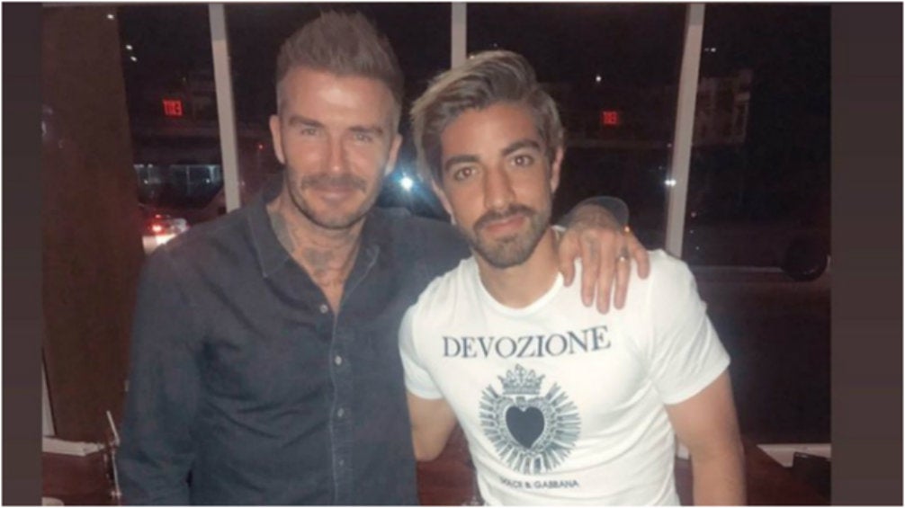 David Beckham y Rodolfo Pizarro posan para la lente de la cámara