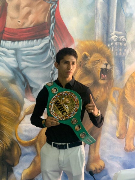 Rey Vargas, campeón Supergallo del Consejo Mundial de Boxeo