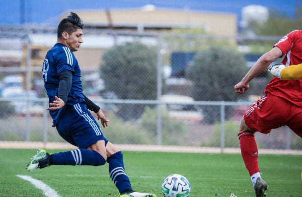 Alan Pulido en acción con Sporting Kansas