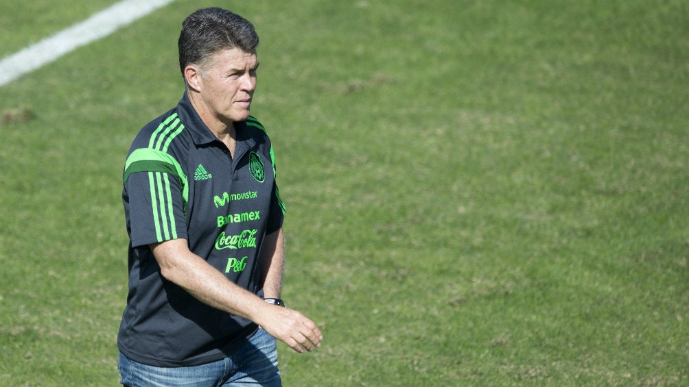 Héctor González Iñárritu durante un entrenamiento del Tri