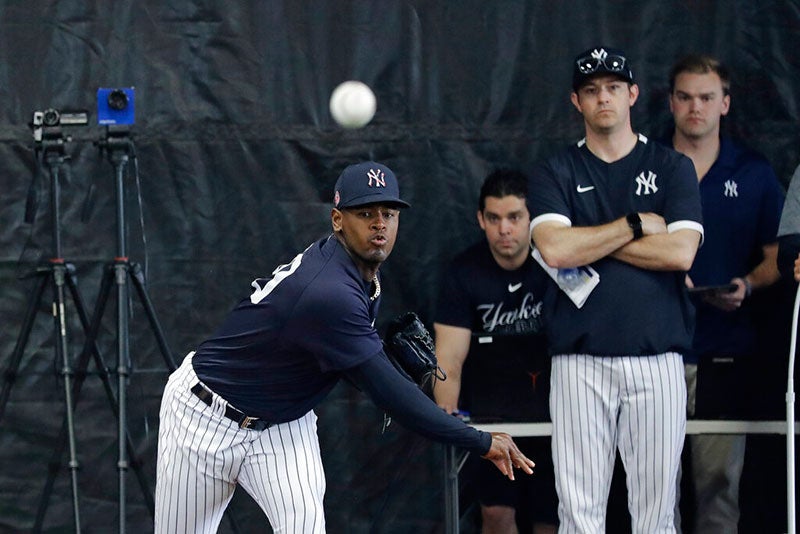 El pitcher dominicano realiza un lanzamiento