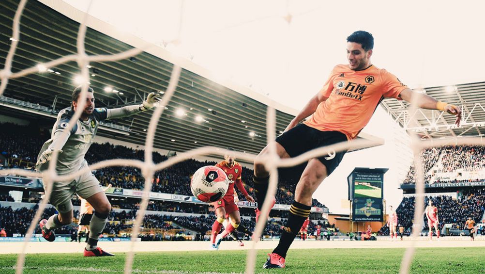 Jiménez anota un gol con Wolves