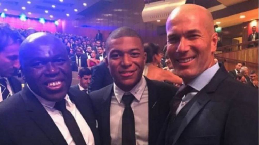 Zinedine Zidane y Mbappé en una gala de futbol 