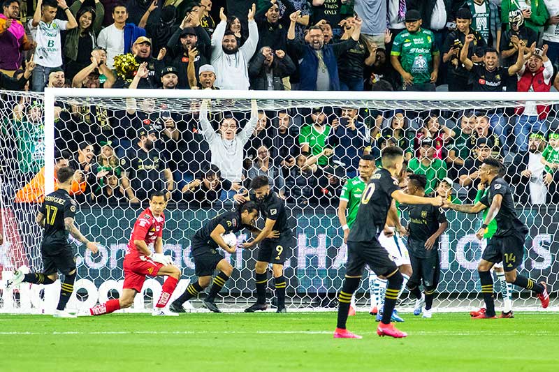 El goleador mexicano tras marcar el primero contra León