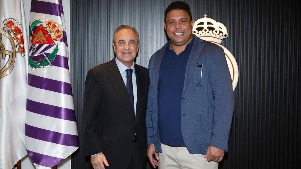 Ronaldo Nazário, junto a Florentino Pérez