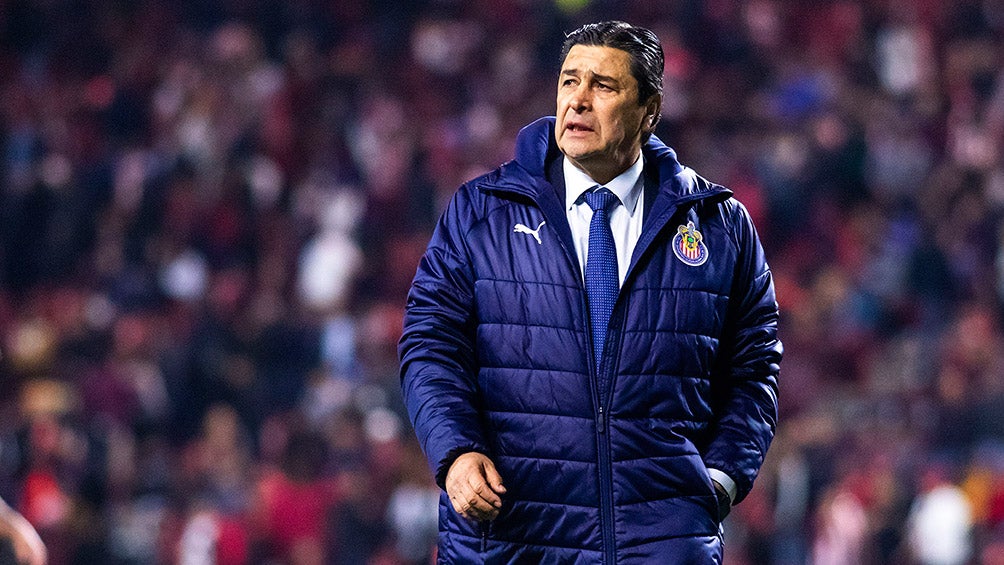 Luis Fernando Tena en el partido de Chivas vs Xolos