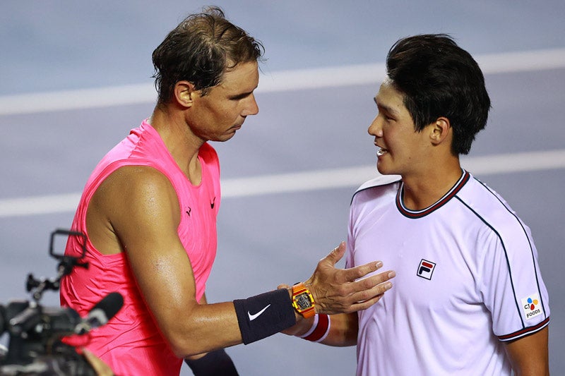 Rafa Nadal y Soonwoo Kwon se saludan en Acapulco