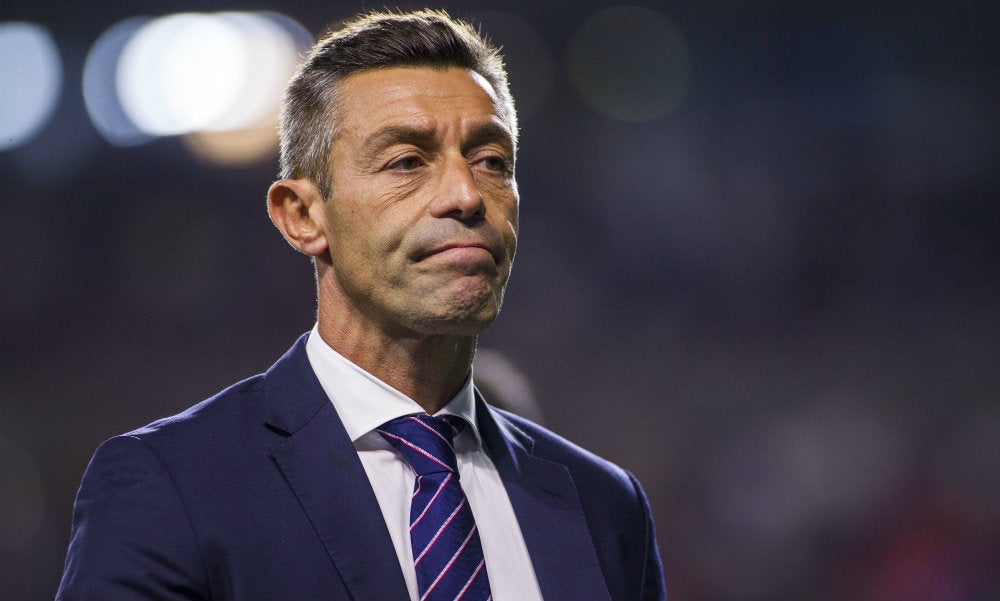 Pedro Caixinha durante un partido con Cruz Azul