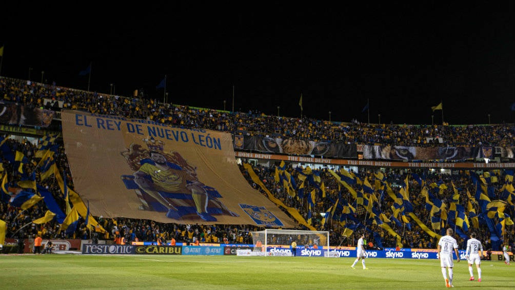 Tifo de André Pierre Gignac en el Estadio Universitario