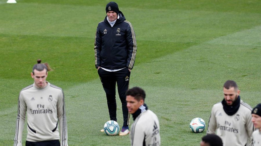 Zidane, dirige las acciones de sus pupilos