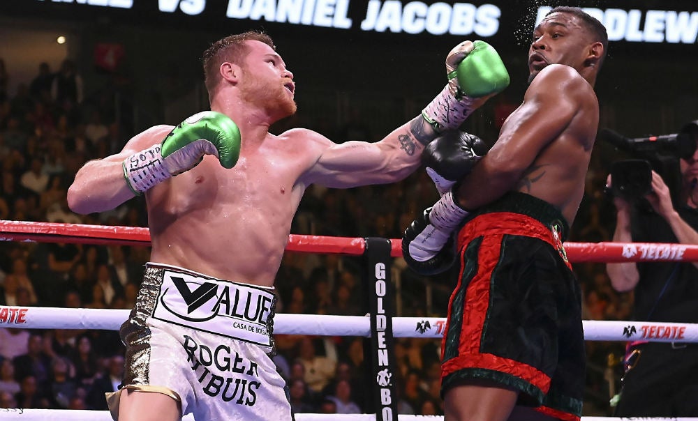 Saúl Álvarez durante la pelea ante Daniel Jacobs